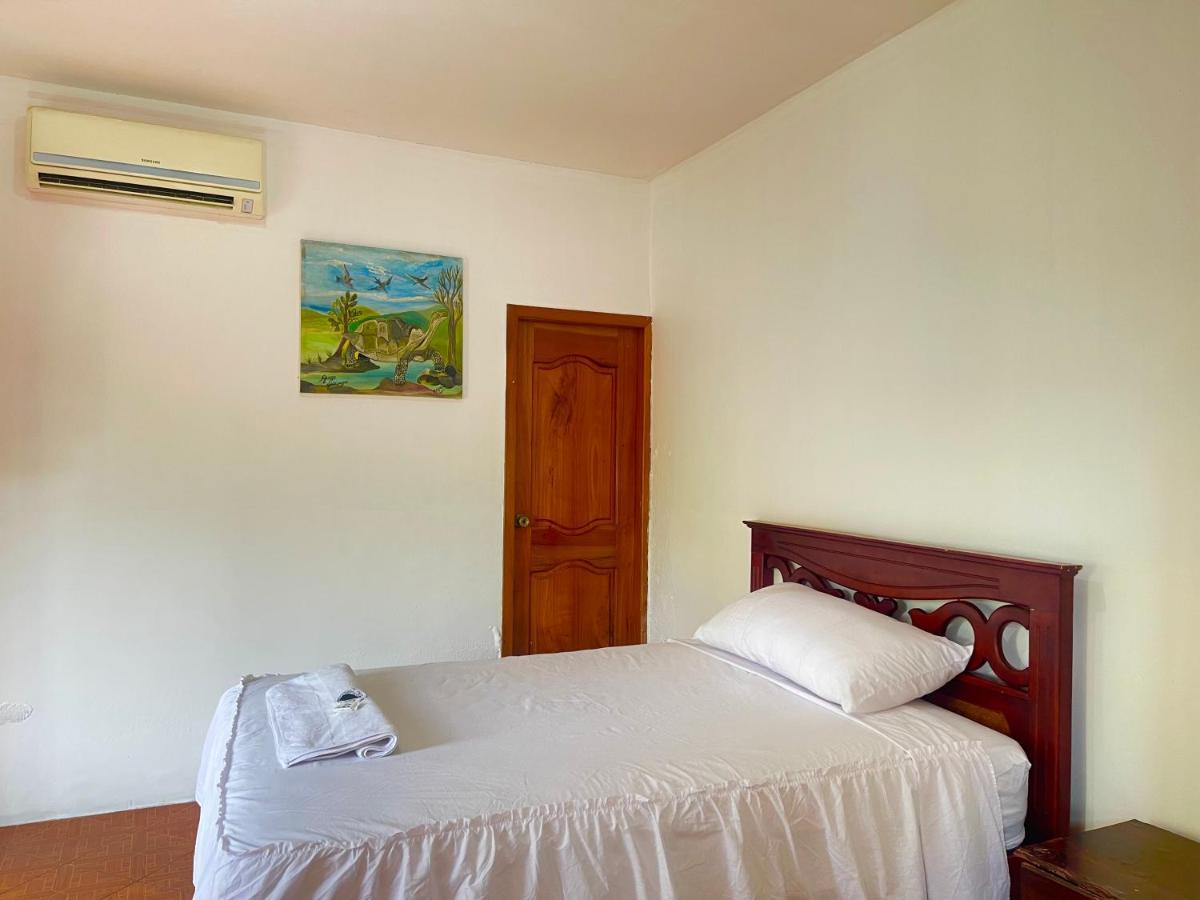 Hostal Vista Al Mar Hotel Пуерто Бакерисо Морено Екстериор снимка