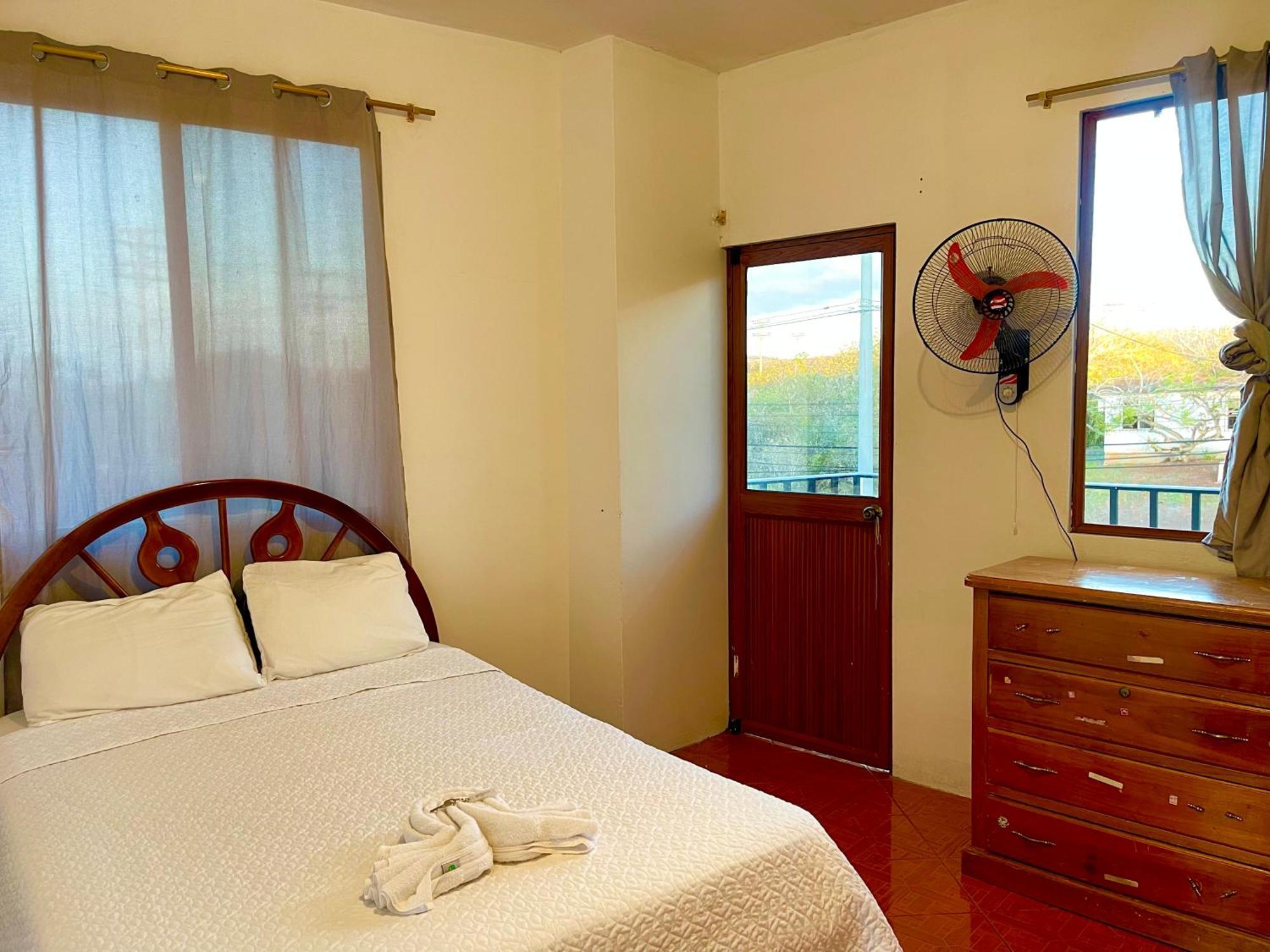 Hostal Vista Al Mar Hotel Пуерто Бакерисо Морено Екстериор снимка