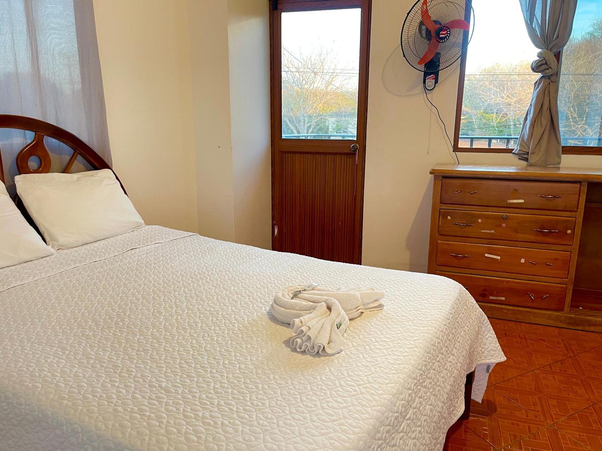 Hostal Vista Al Mar Hotel Пуерто Бакерисо Морено Екстериор снимка
