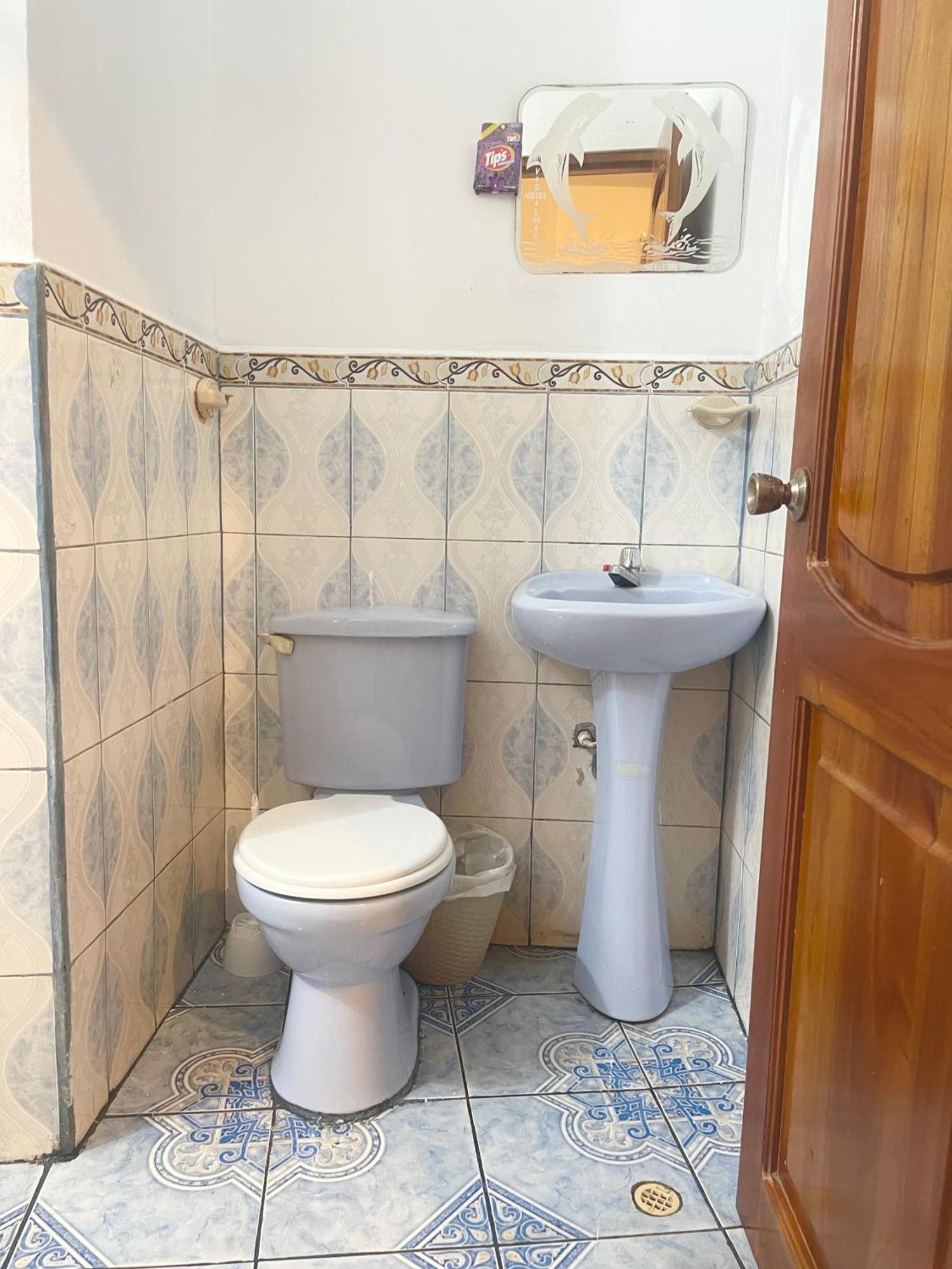 Hostal Vista Al Mar Hotel Пуерто Бакерисо Морено Екстериор снимка